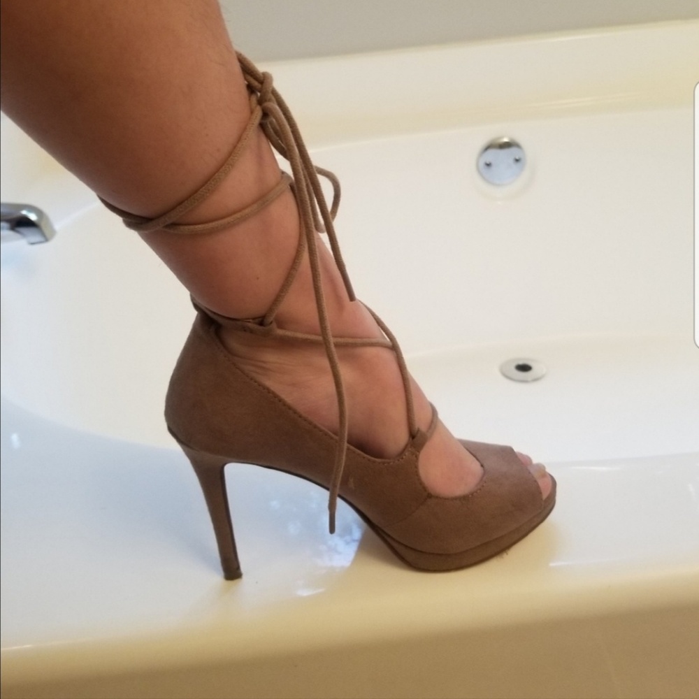 Strappy Peep toe pumps